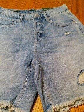 SIZE 6 WILD FABLE BUTTON BERMUDA SHORTS